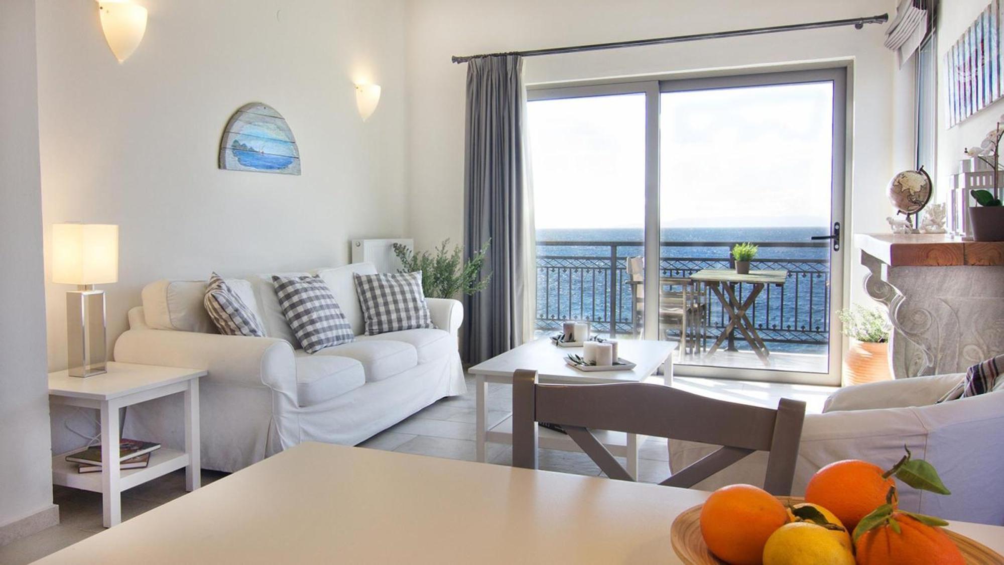 Mani Apartments Suites Agios Nikolaos  Eksteriør billede